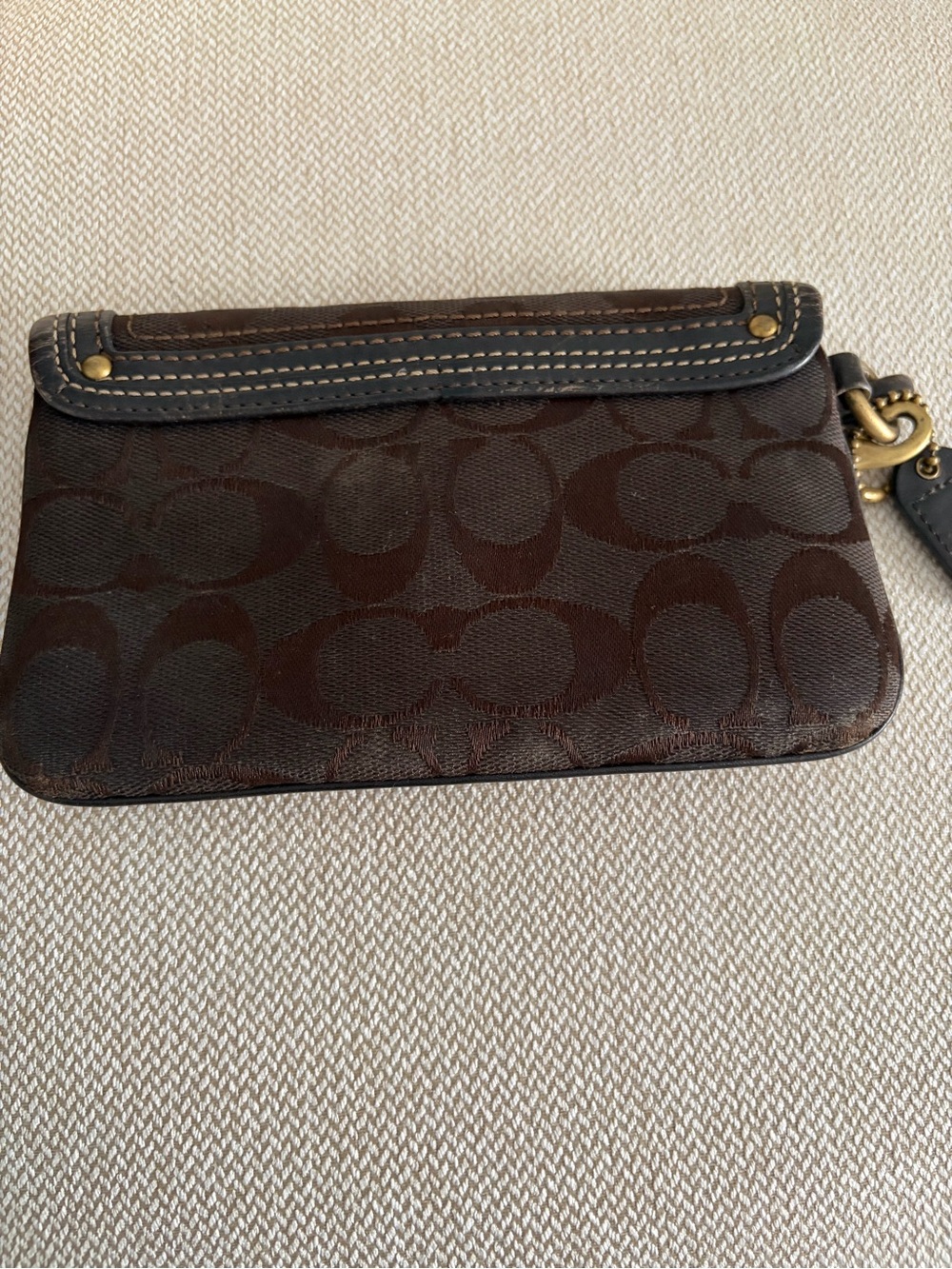 Coach Legacy Signature Jacquard Turnlock Wristlet - Picture 7 of 9